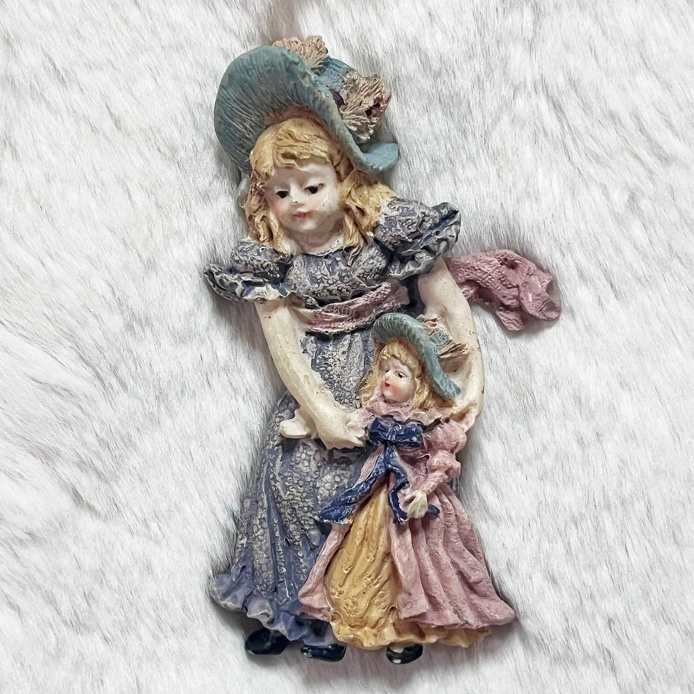 🔮‎ 5/$25 Vintage Giftcraft Victorian Woman And Child Pin